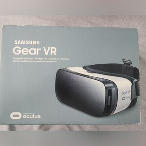 Samsung Gear VR Headset - Black & White